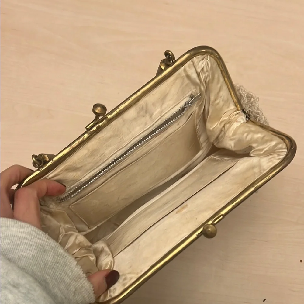 Elegant Beige Handbag - Picture 5 of 5
